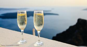 Champagne and Sparkling Wine: The Comprehensive Guide