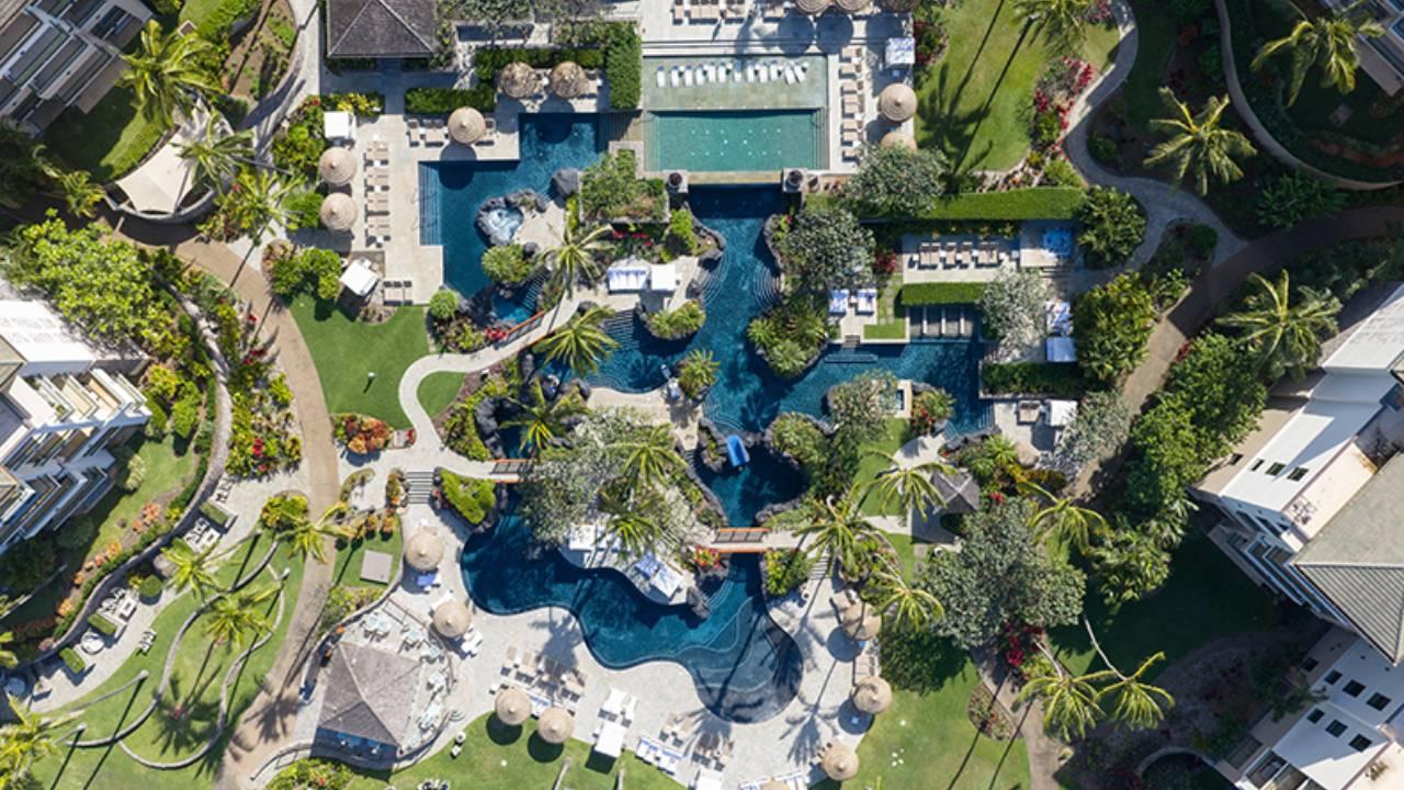 St. Regis Kapalua Bay: A New Benchmark in Quiet Hawaiian Luxury